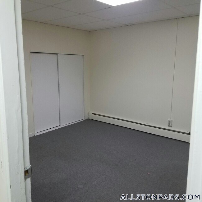 Building Photo - 15 Glenville Ave