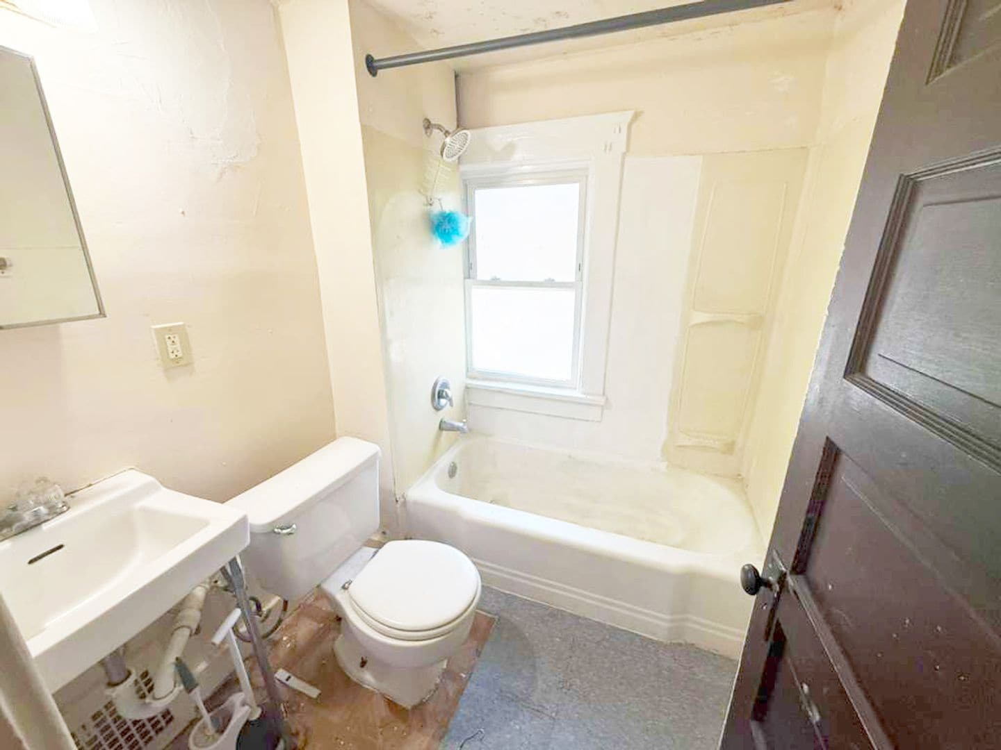 7610 Dearborn Ave Cleveland, OH 44102 – photo 2