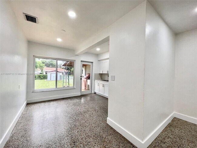 Foto del edificio - 11020 NE 10th Ave