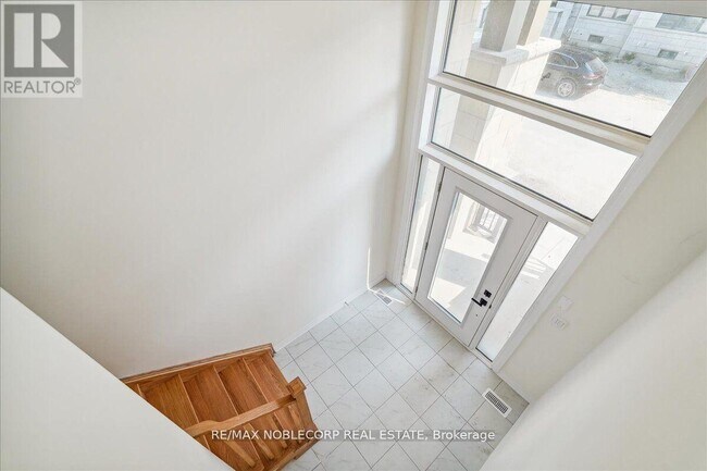 Building Photo - 16 Tay Ln