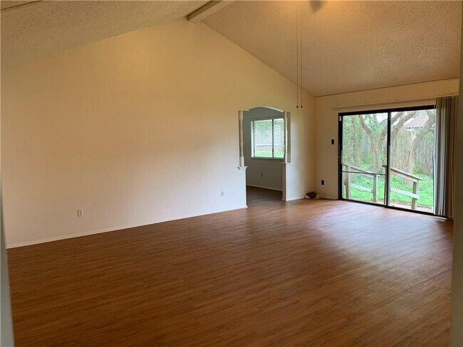 Building Photo - 2708 Charlesworth Dr