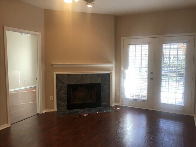 Building Photo - 2323 Fairwind Dr