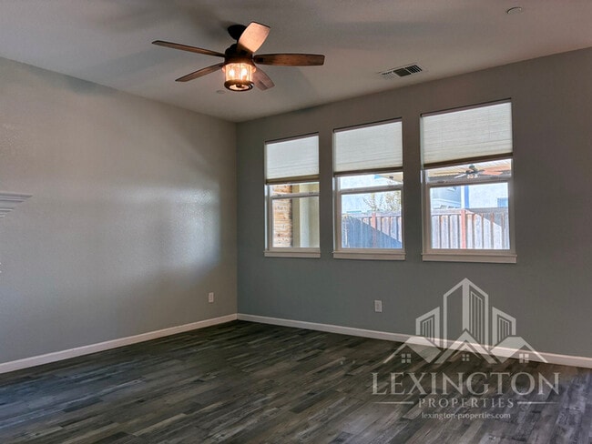 Building Photo - Elegant, 3BD/2.5BA, Sacramento Home in Nat...