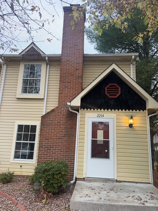 Primary Photo - Charming End-Unit Townhome for Rent - 2 Be...