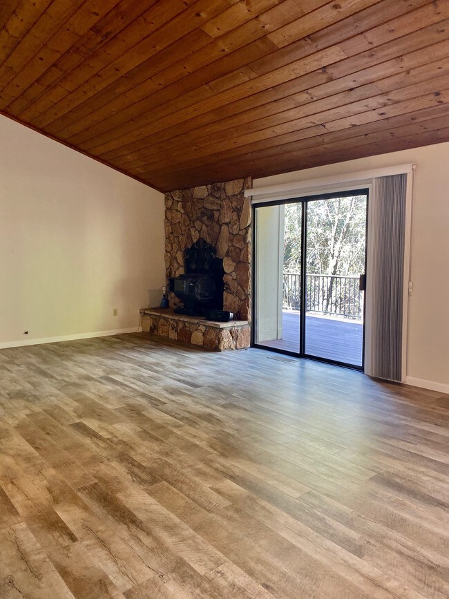 Building Photo - 15018 Pammy Way