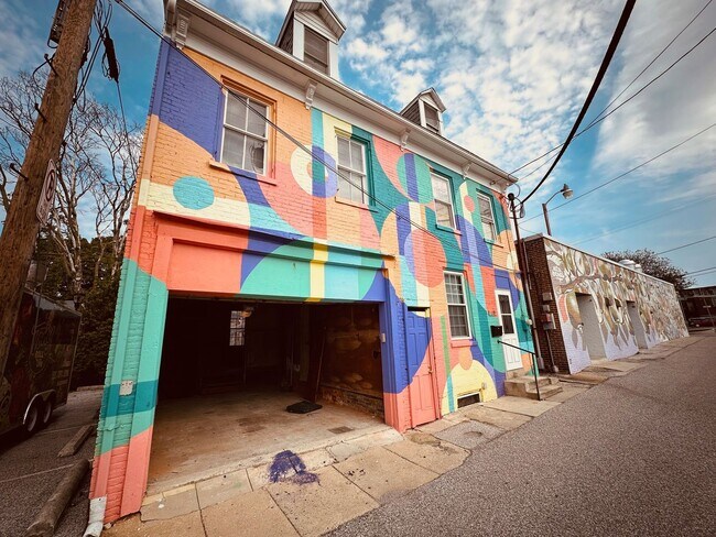 Foto del edificio - Charming and Spacious Downtown House