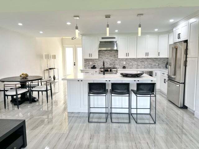 Foto del edificio - 218 Old Meadow Way