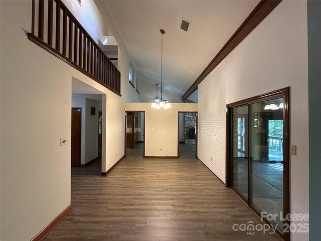 Building Photo - 217 Raintree Dr