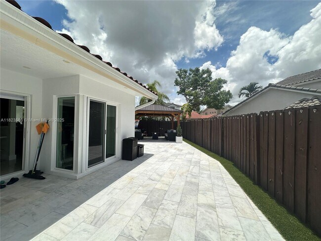 Foto del edificio - 5020 SW 154th Ave