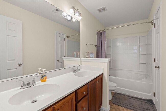 Building Photo - Charming 3BR Home in the Heart of Moncks Corner