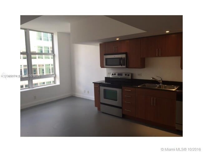 Building Photo - 111 E Flagler St
