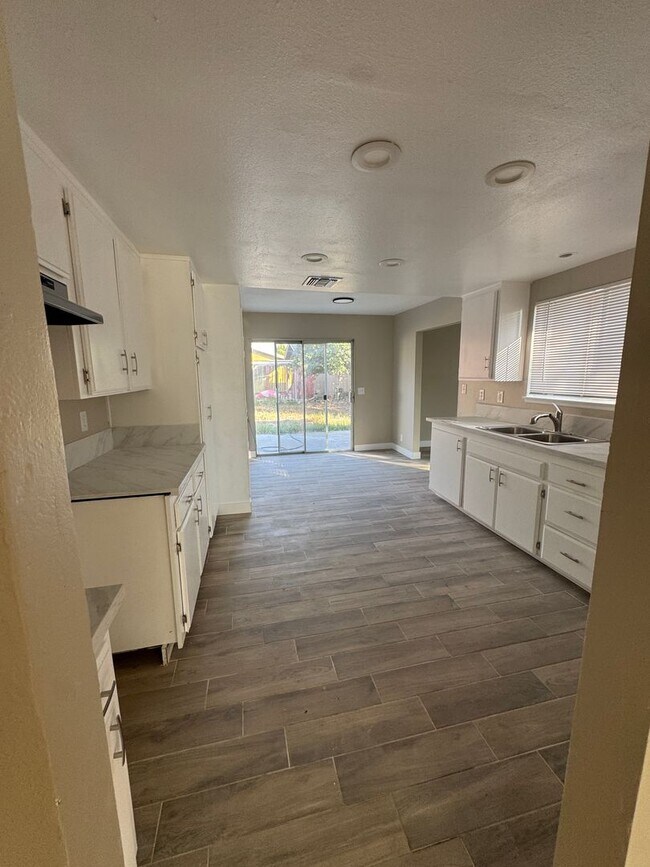 Foto del edificio - Newly Remodeled home for you!