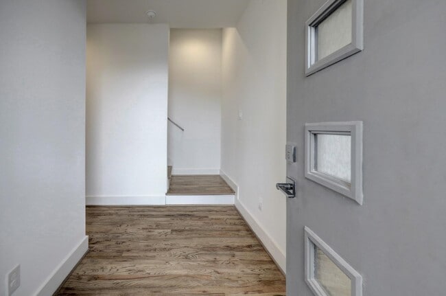 Foto del edificio - 1537 W 24th St