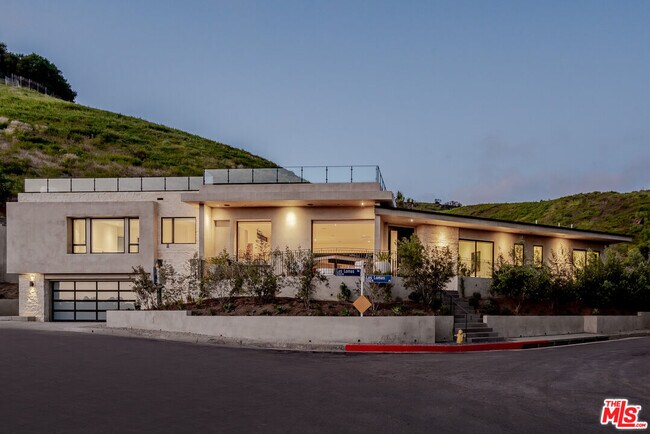 Foto del edificio - 1205 Las Lomas Pl