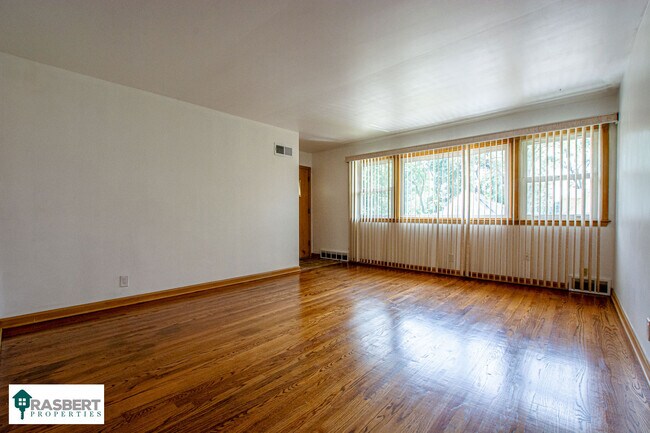 Building Photo - 5626 Miami St