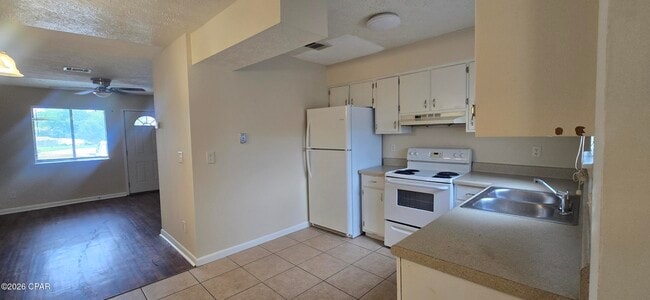 Building Photo - 3910 Venetian Cir