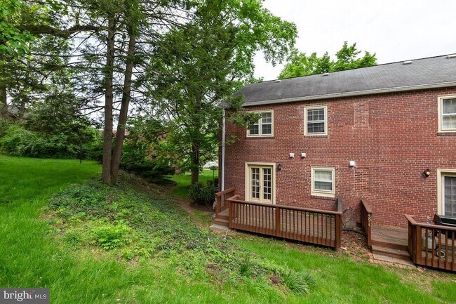 Foto del edificio - 4856 Bradley Blvd
