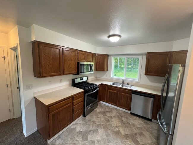 Building Photo - 5865 E Bogard Rd