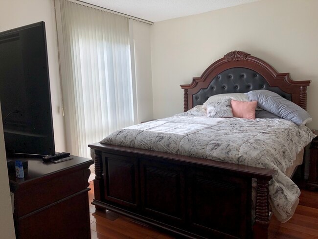 Building Photo - 10811 Ashton Ave