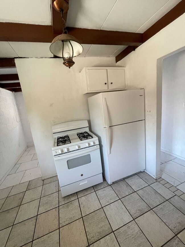 Building Photo - Great 4 Bed 1.5 Bath Home!