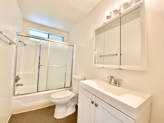 Foto del edificio - 3748 Midvale Ave Los Angeles, CA 90034