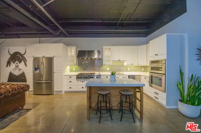 Building Photo - 530 Molino St