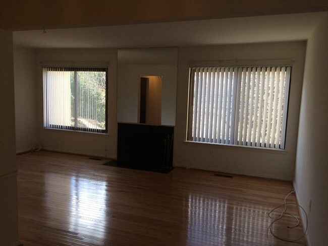 Building Photo - 10712 Muirfield Dr