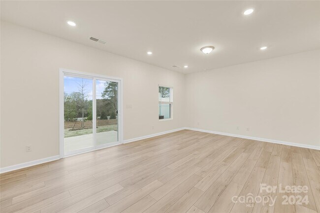 Foto del edificio - 2777 Yeager Dr NW