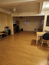 Building Photo - 412 BackStreet