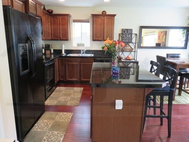Building Photo - Beautiful 4 Bedroom Home located in a Gate...
