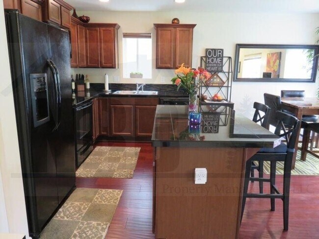 Foto del edificio - Beautiful 4 Bedroom Home located in a Gate...