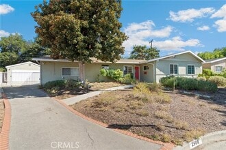 Building Photo - 2508 N Canyada Ave