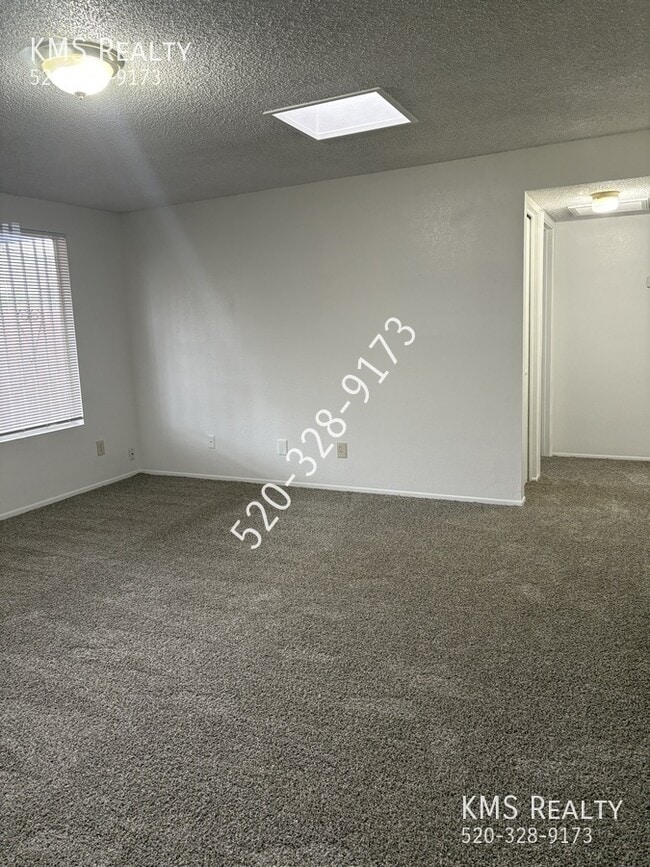 Building Photo - 610 S Pantano Rd
