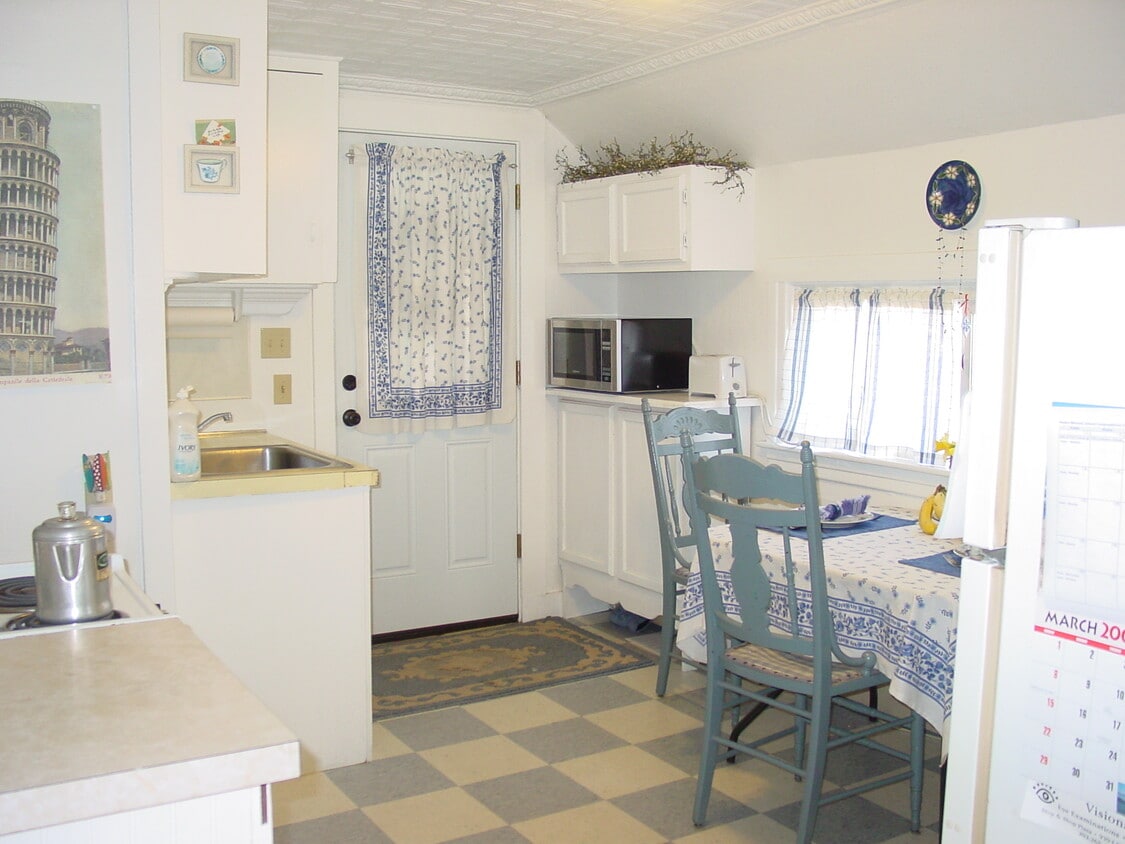 Kitchen - 115 Island St