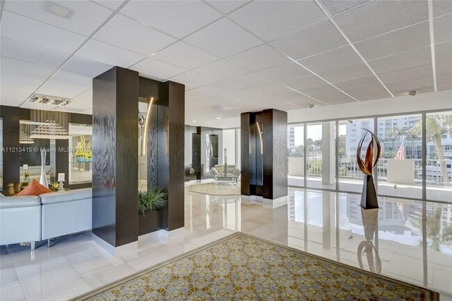 Building Photo - 2800 E Sunrise Blvd