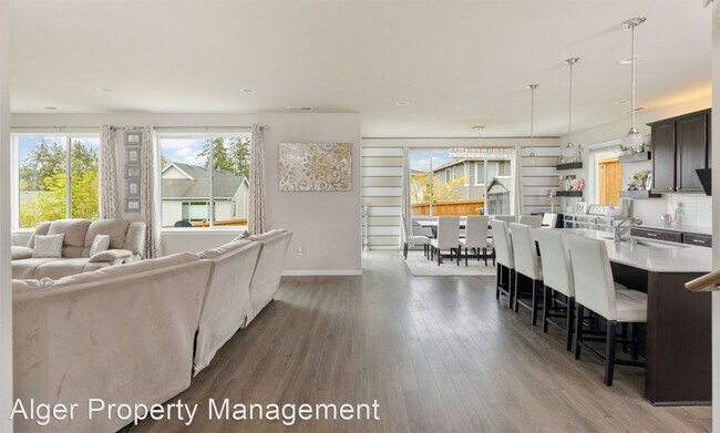 Foto del edificio - 4 br, 3 bath House - 2415 NE Boulderstone Ct.