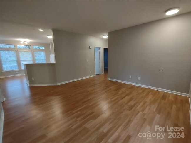 Foto del edificio - 4702 Topsail Ct