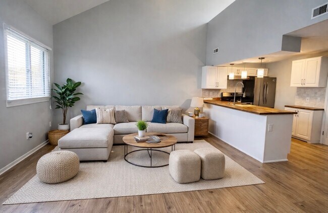 Virtually Staged LR - 7 Arapahoe Dr