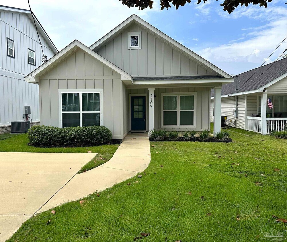 Foto principal - 1109 E Leonard St