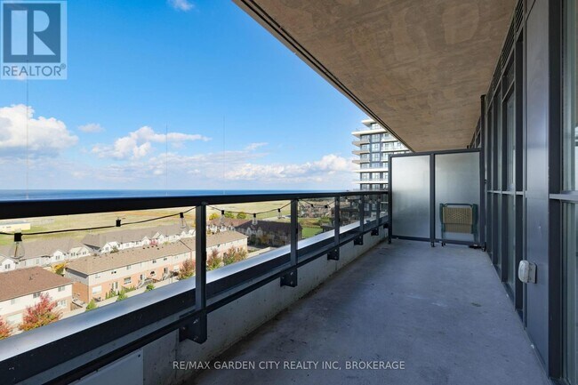 Building Photo - 560 N Service Rd