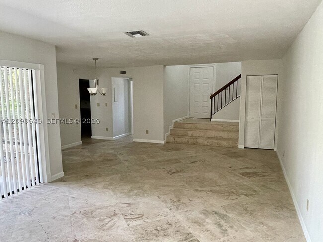 Building Photo - 2160 Bayberry Dr