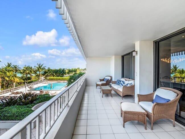 Building Photo - 10205 Collins Ave