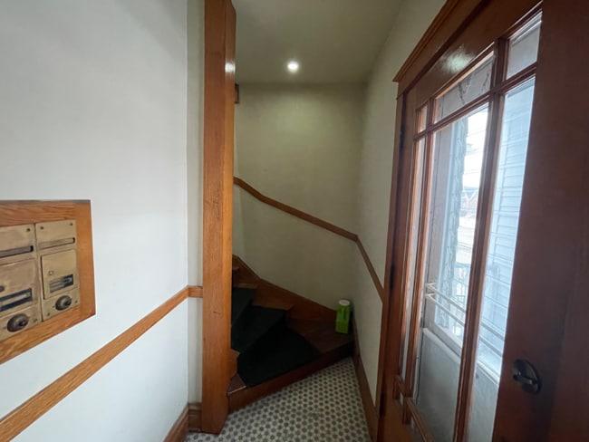 Foto del edificio - 5855 W Leland Ave