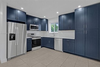 Building Photo - 136 NW 6th Ave