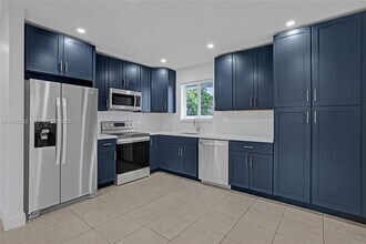 Building Photo - 136 NW 6th Ave