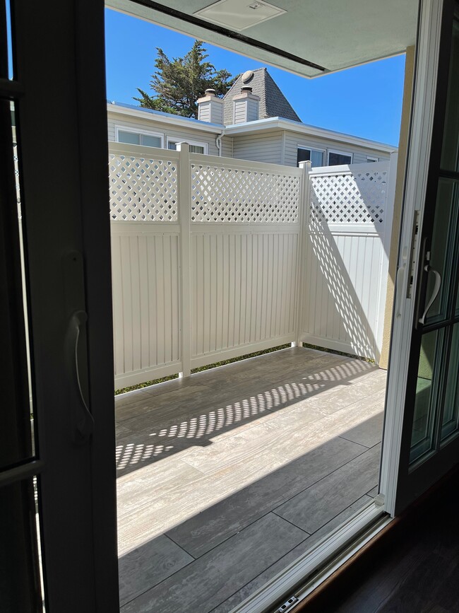 Balcony - 399 Laurel St