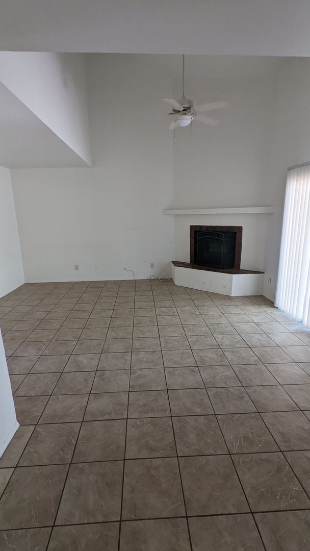 Foto del edificio - Beautiful Townhouse - 3 bed & 2 bath in Gr...