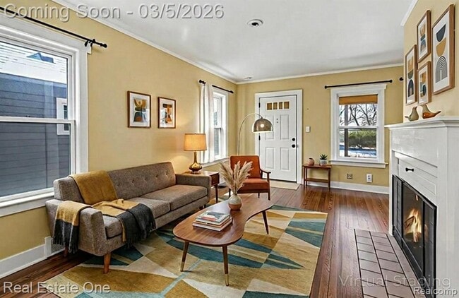 Building Photo - 1105 E Fifth St