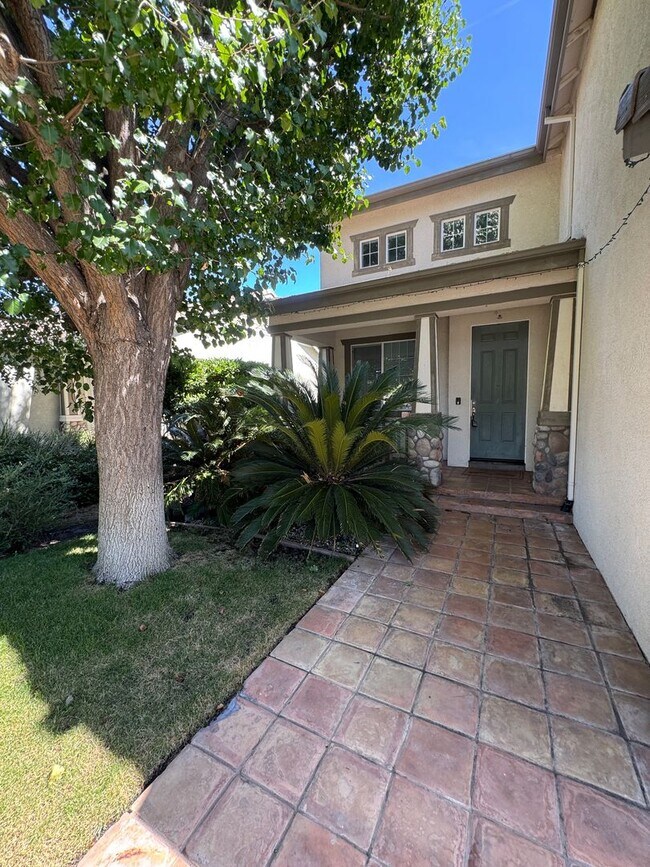 Foto del edificio - Extremely rare 6 bedroom home! Very desira...