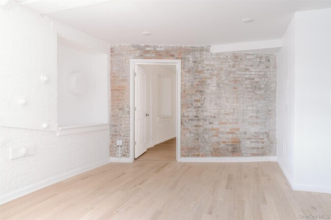 Building Photo - 155 River St